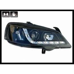Phare Avant Lumière De Jour Opel Astra G, Fond En Noir, Opel