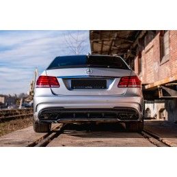 Central Arriere Splitter (avec une barre verticale) Mercedes-Benz E63 AMG Sedan W212 Facelift Noir Brillant